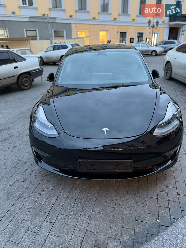 Седан Tesla Model 3 2023 в Одессе