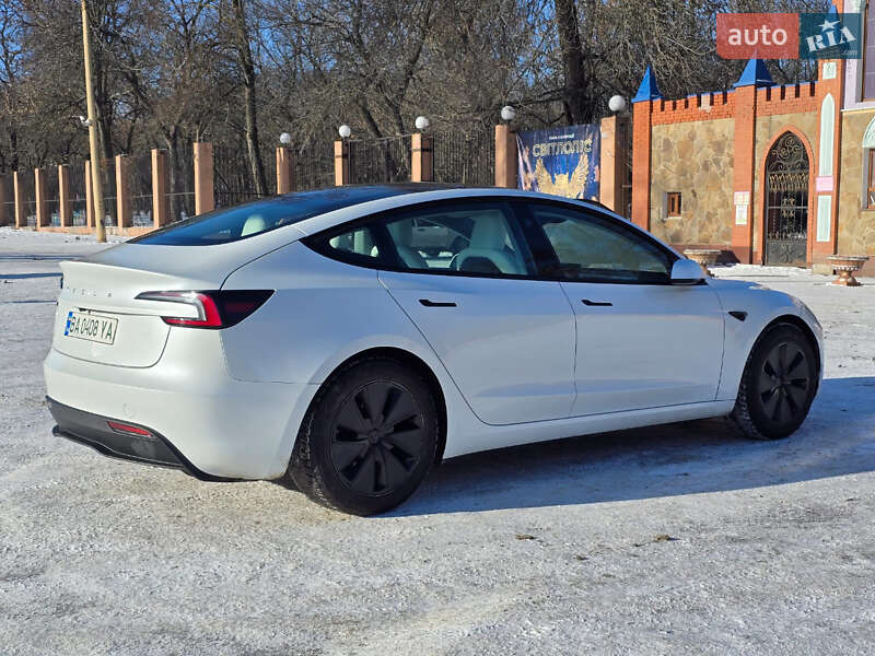 Седан Tesla Model 3 2025 в Кропивницькому