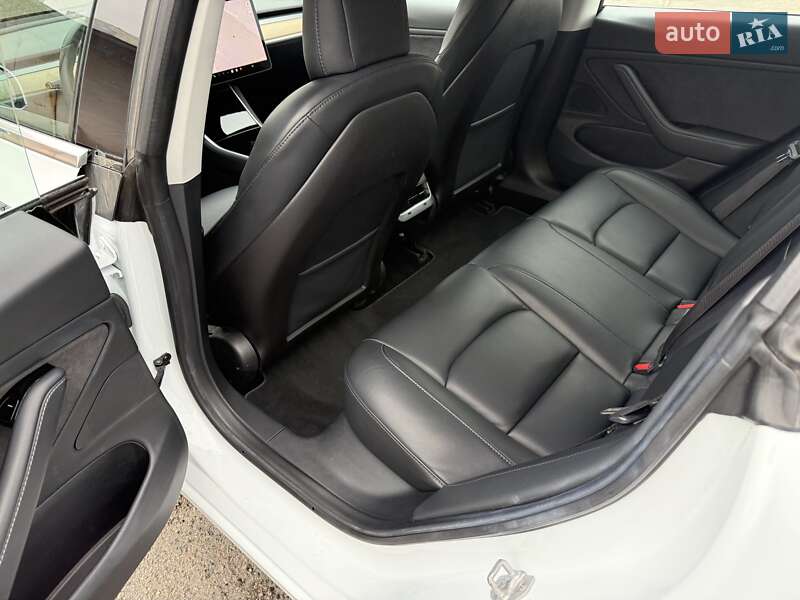 Седан Tesla Model 3 2018 в Киеве