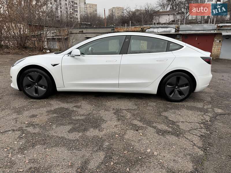 Седан Tesla Model 3 2018 в Киеве
