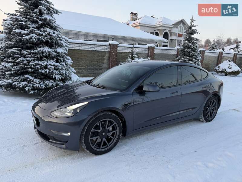 Седан Tesla Model 3 2022 в Киеве