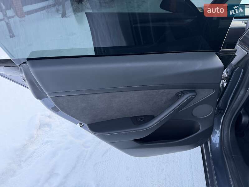 Седан Tesla Model 3 2022 в Киеве