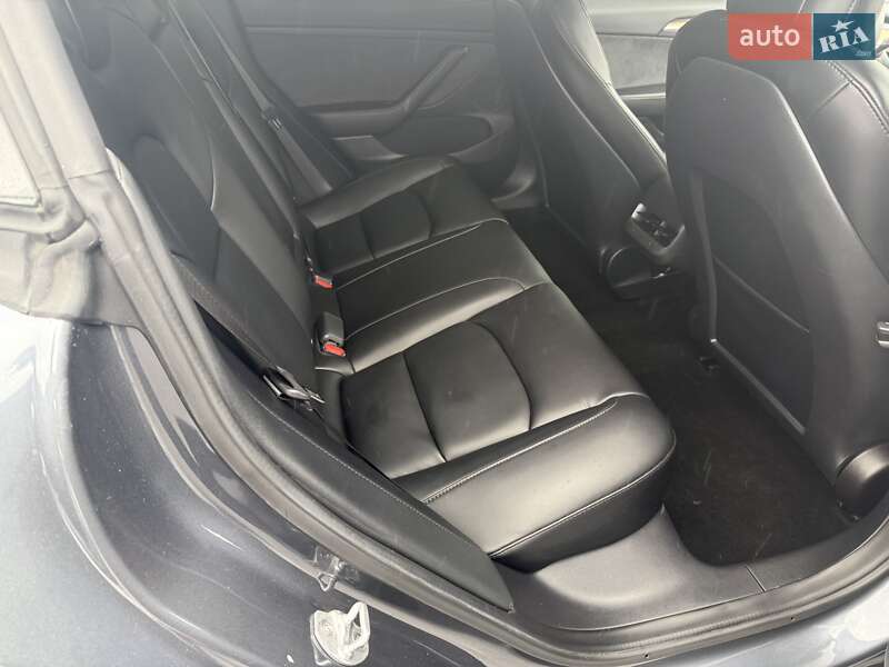 Седан Tesla Model 3 2022 в Киеве