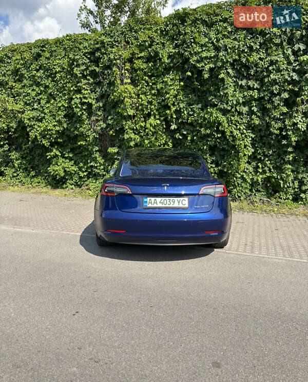 Седан Tesla Model 3 2018 в Львове