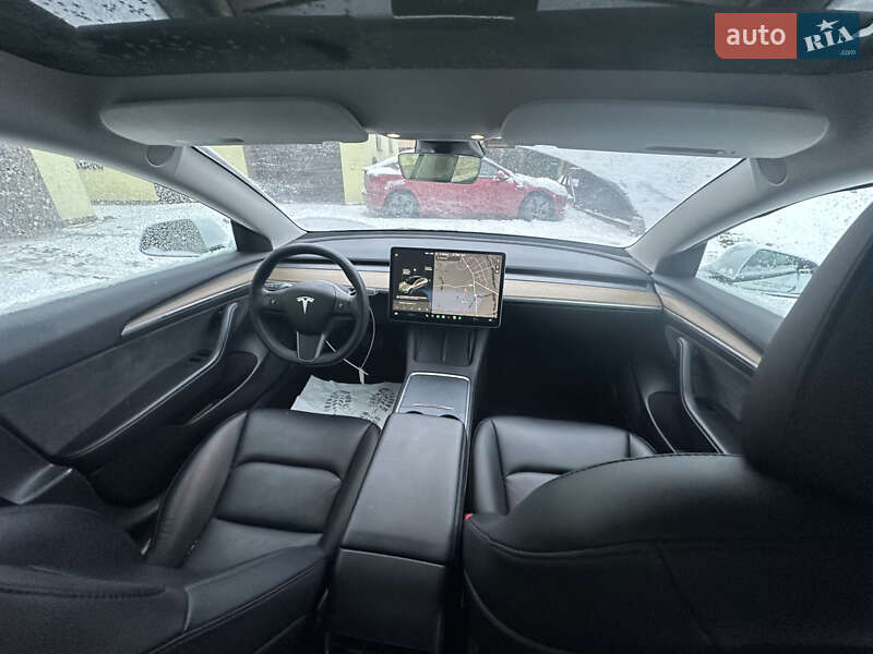 Седан Tesla Model 3 2021 в Виннице