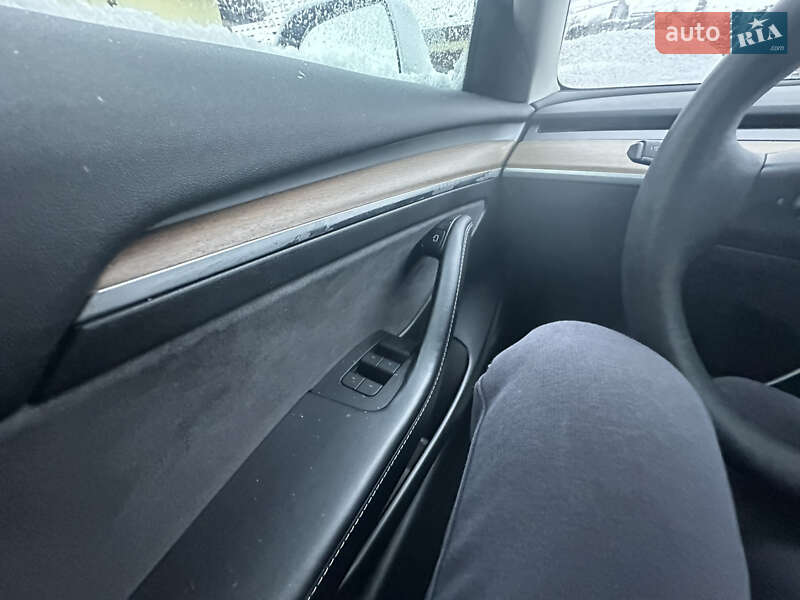 Седан Tesla Model 3 2021 в Виннице