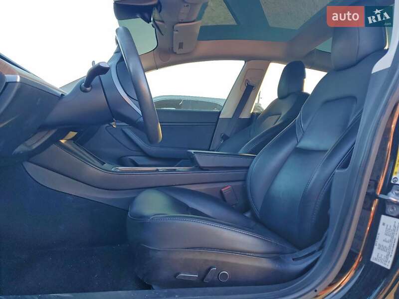 Седан Tesla Model 3 2021 в Киеве