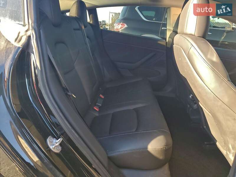 Седан Tesla Model 3 2021 в Киеве