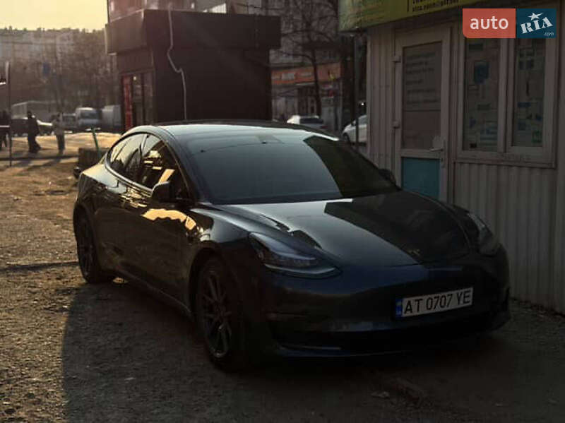 Седан Tesla Model 3 2022 в Ивано-Франковске