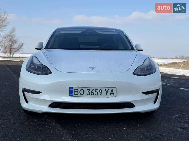 Седан Tesla Model 3 2022 в Черкассах
