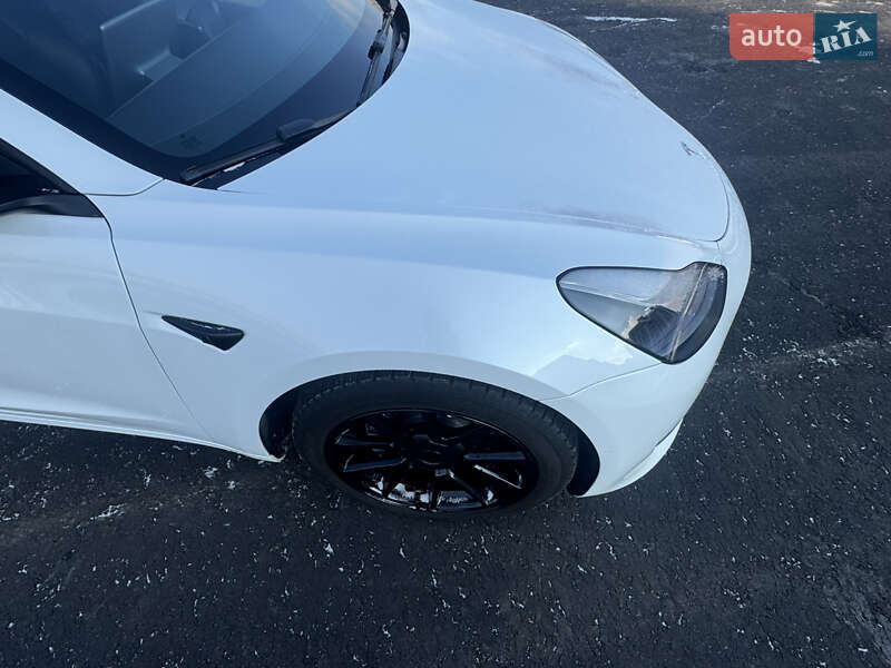 Седан Tesla Model 3 2022 в Черкассах