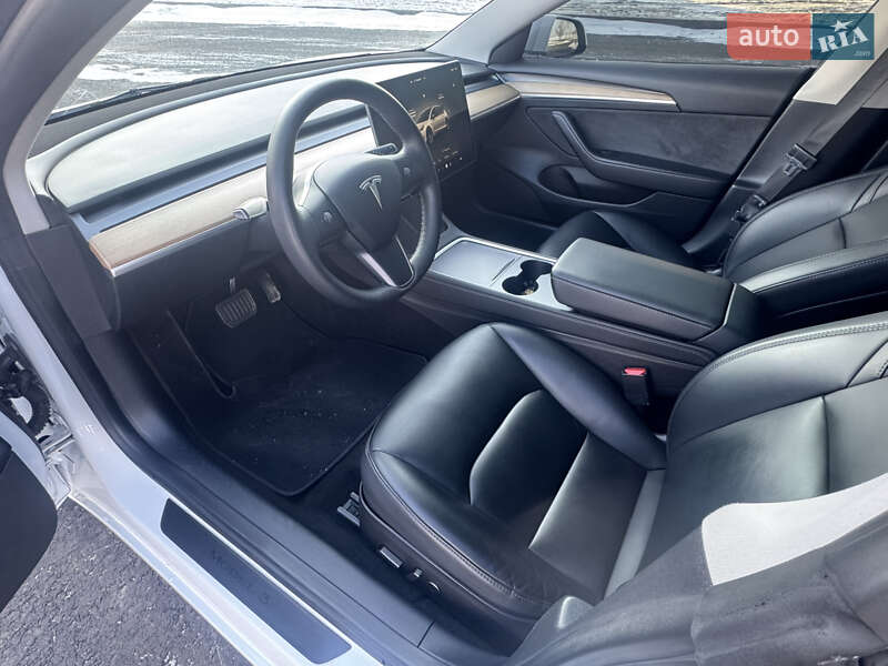 Седан Tesla Model 3 2022 в Черкассах