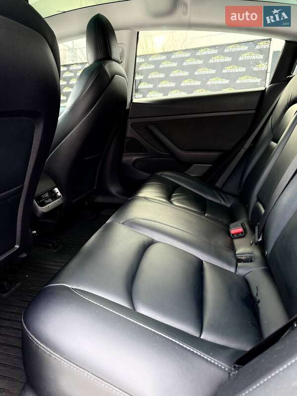 Седан Tesla Model 3 2020 в Киеве