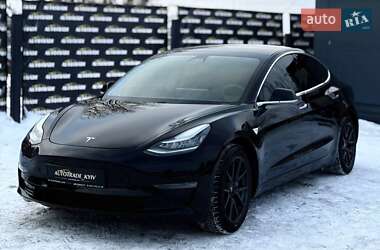 Седан Tesla Model 3 2020 в Києві