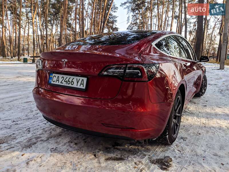 Седан Tesla Model 3 2018 в Черкассах