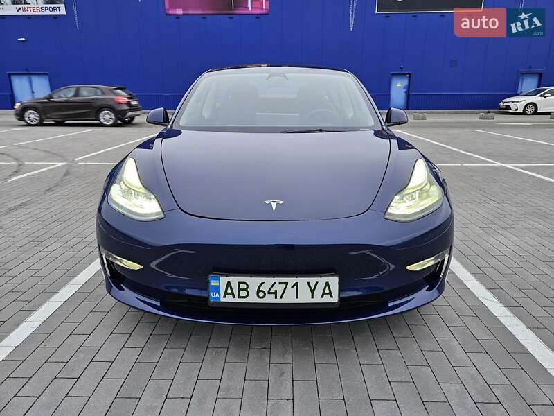 Седан Tesla Model 3 2023 в Виннице