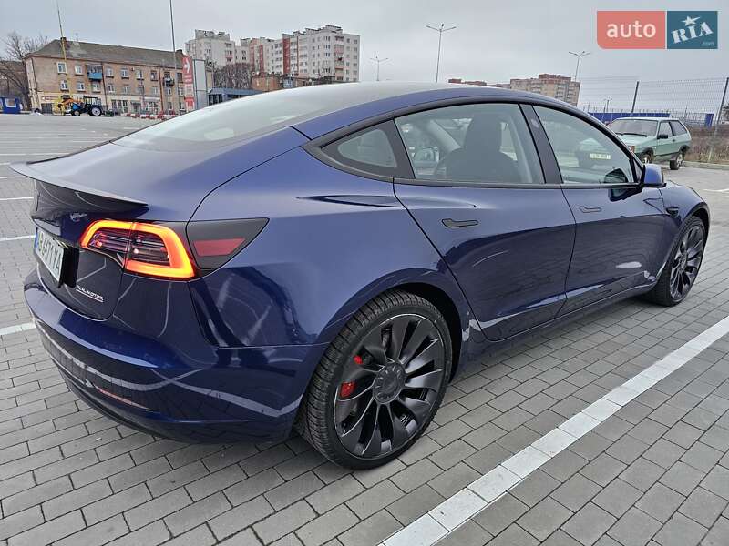 Седан Tesla Model 3 2023 в Виннице