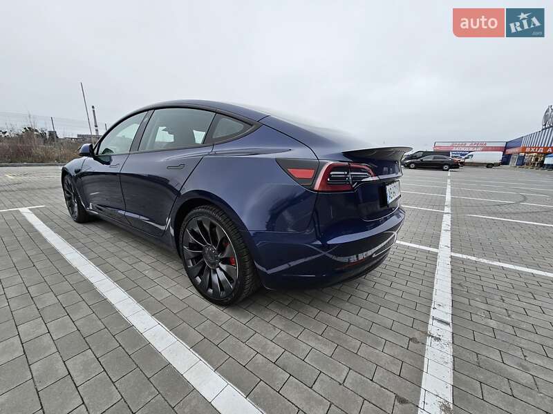 Седан Tesla Model 3 2023 в Виннице