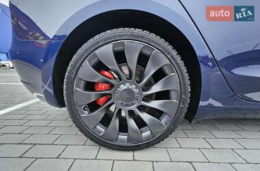 Седан Tesla Model 3 2023 в Виннице
