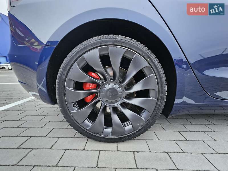 Седан Tesla Model 3 2023 в Виннице