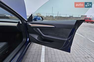 Седан Tesla Model 3 2023 в Виннице