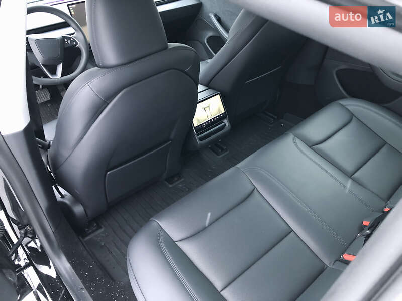 Седан Tesla Model 3 2024 в Ирпене