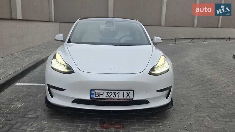 Седан Tesla Model 3 2019 в Одессе