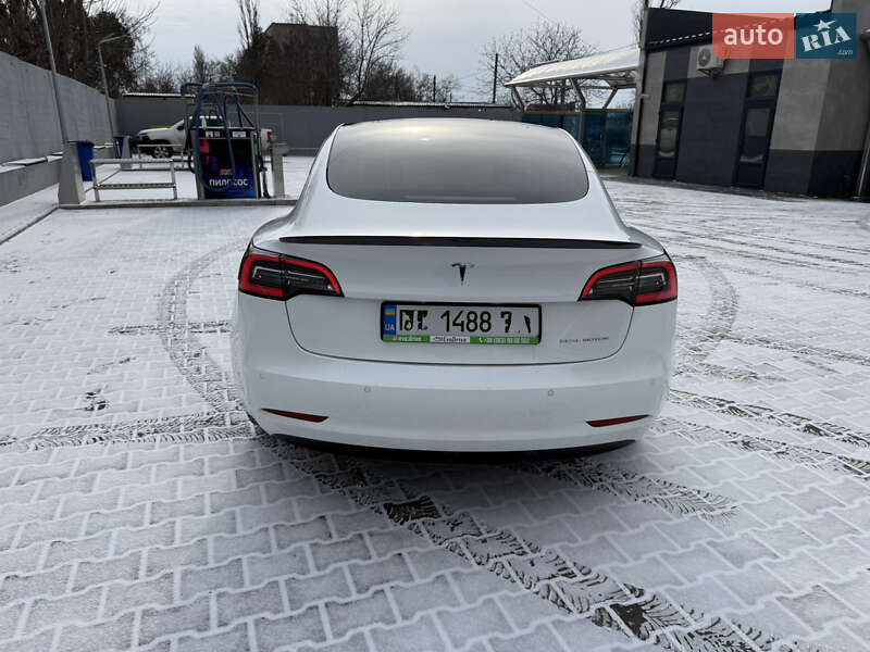 Седан Tesla Model 3 2021 в Николаеве