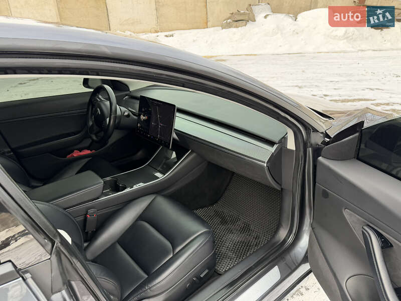 Седан Tesla Model 3 2018 в Золотоноше