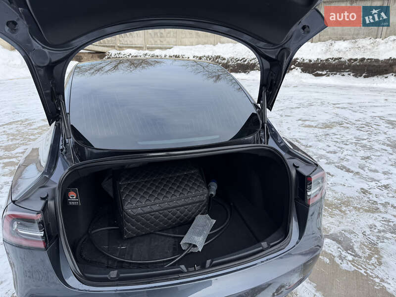 Седан Tesla Model 3 2018 в Золотоноше