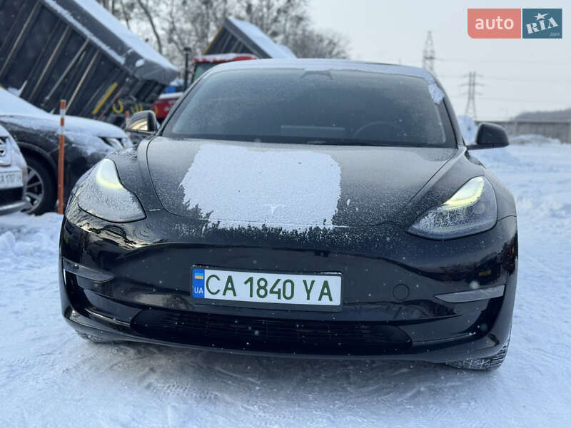Седан Tesla Model 3 2022 в Умани