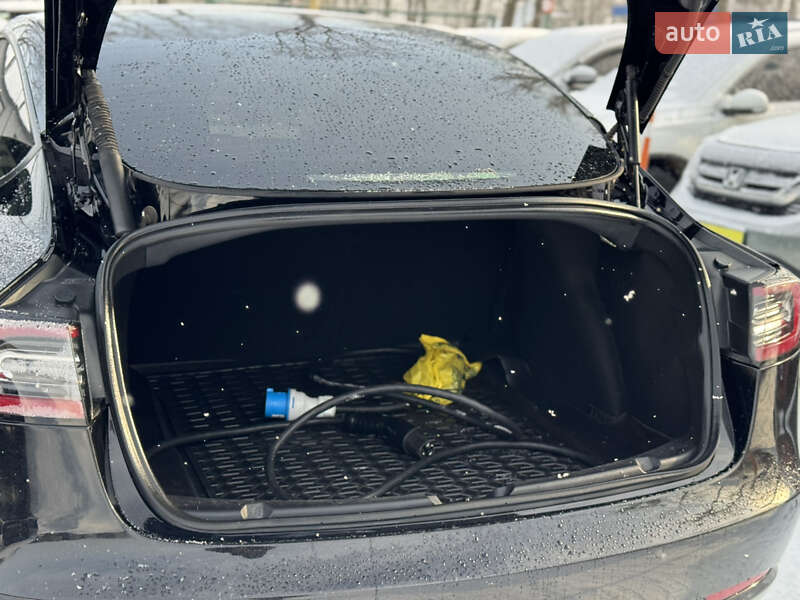 Седан Tesla Model 3 2022 в Умани