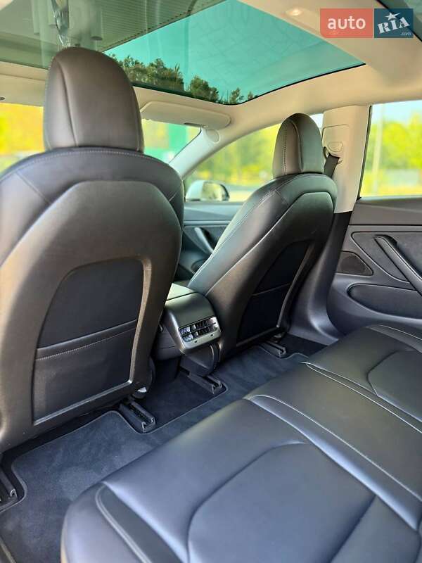 Седан Tesla Model 3 2019 в Днепре
