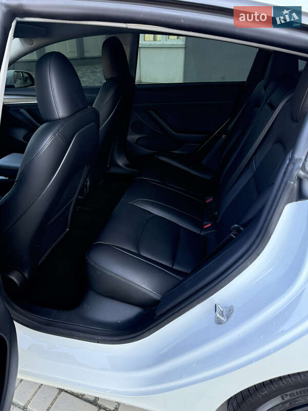 Седан Tesla Model 3 2023 в Одессе