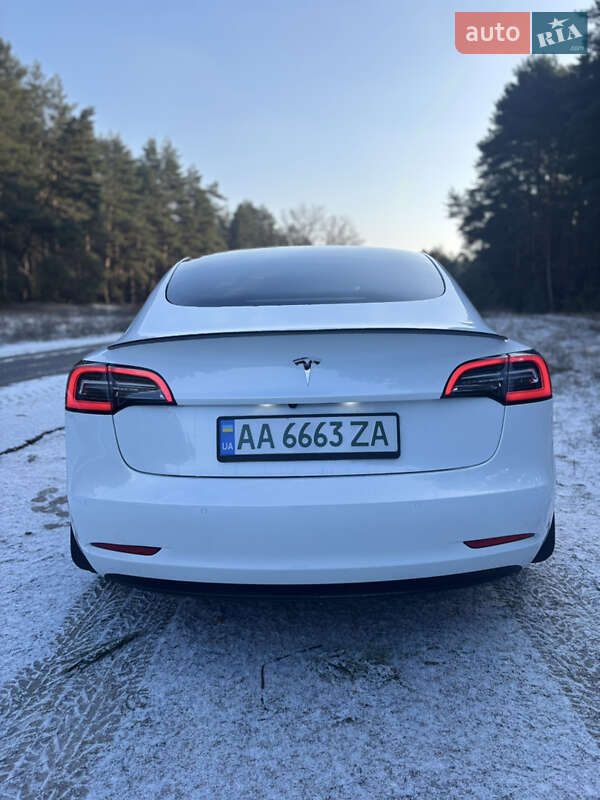 Седан Tesla Model 3 2021 в Кременчуге
