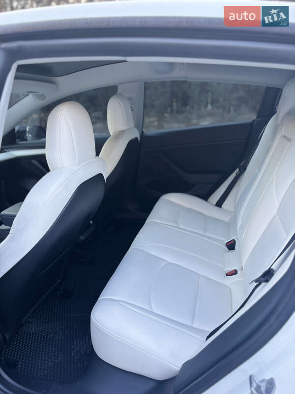 Седан Tesla Model 3 2021 в Кременчуге