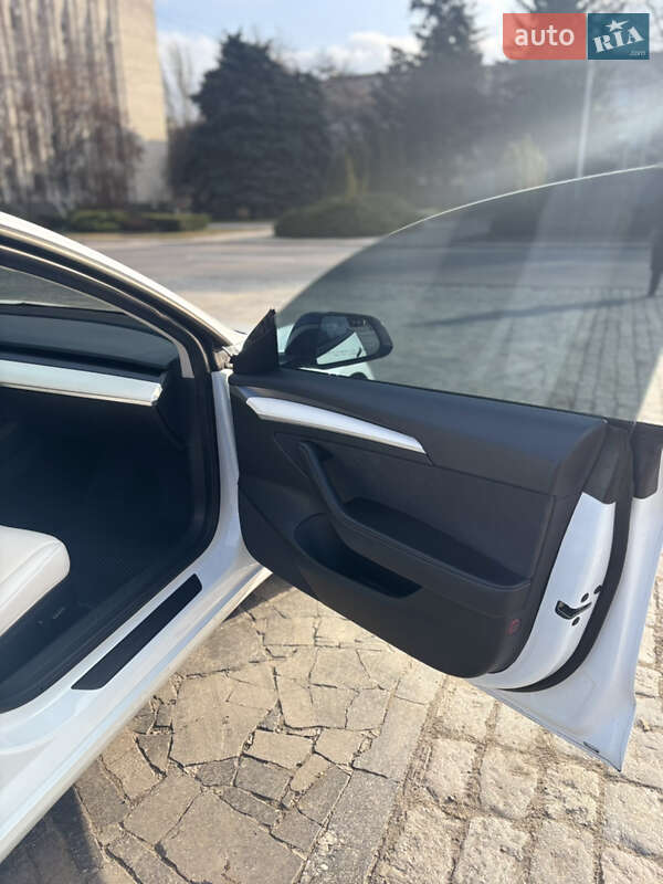 Седан Tesla Model 3 2021 в Кременчуге