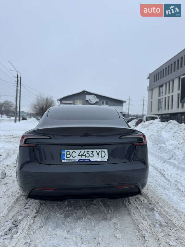 Седан Tesla Model 3 2024 в Львове