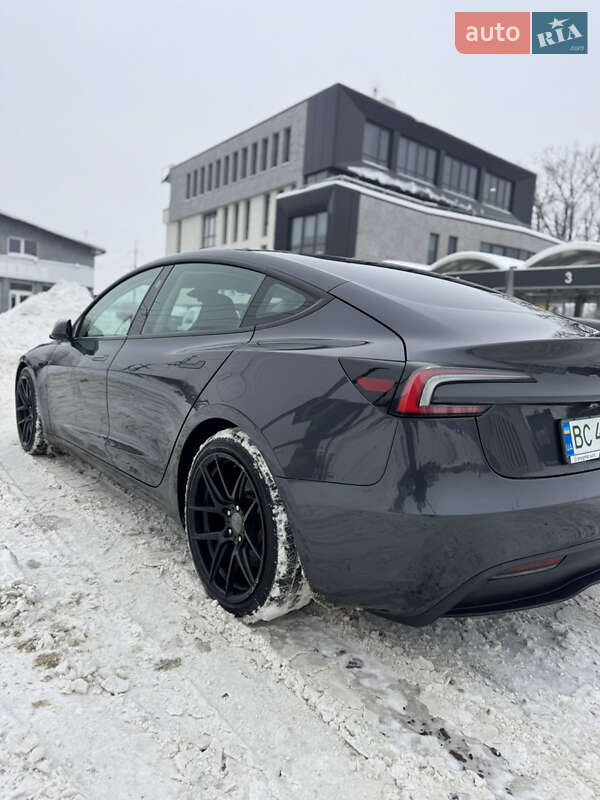 Седан Tesla Model 3 2024 в Львове