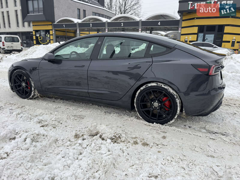 Седан Tesla Model 3 2024 в Львове