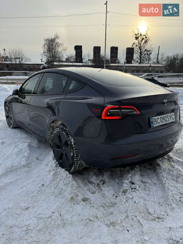 Седан Tesla Model 3 2023 в Львові