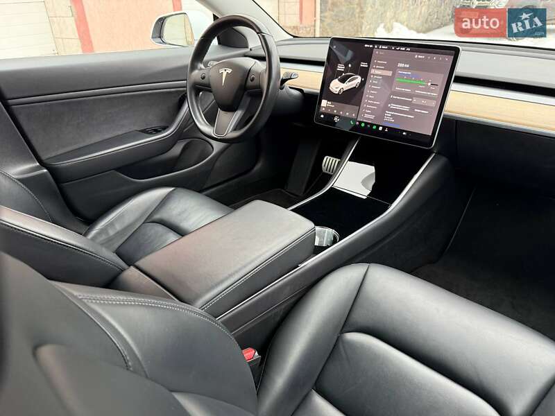Седан Tesla Model 3 2019 в Кропивницком