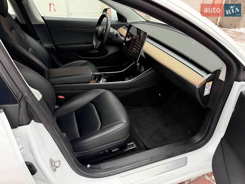 Седан Tesla Model 3 2019 в Кропивницком
