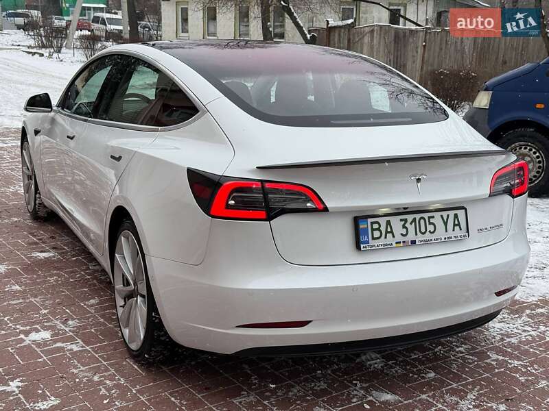 Седан Tesla Model 3 2019 в Кропивницком