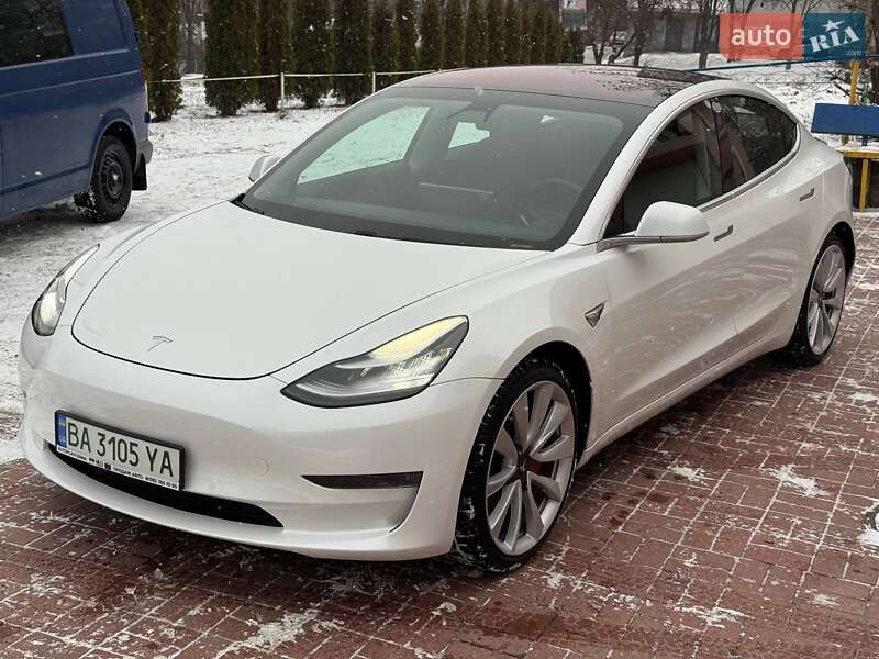 Седан Tesla Model 3 2019 в Кропивницком