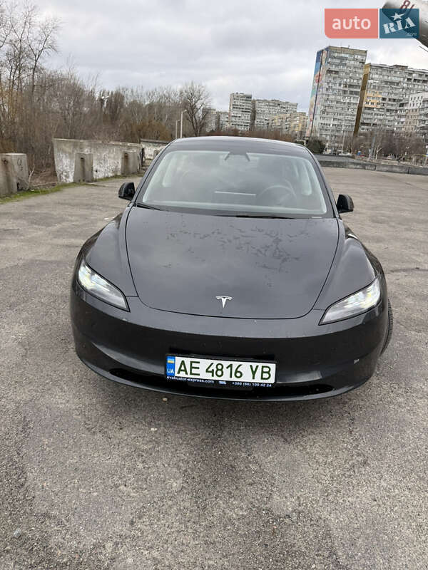 Седан Tesla Model 3 2024 в Днепре