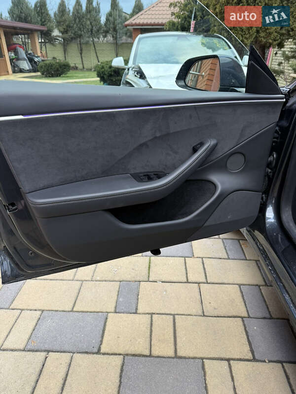 Седан Tesla Model 3 2024 в Днепре