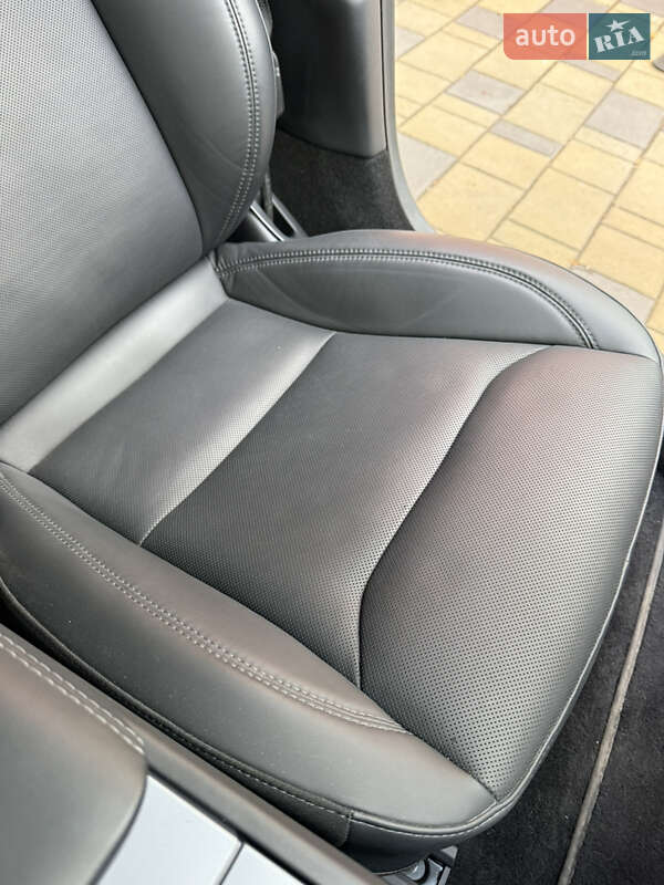 Седан Tesla Model 3 2024 в Днепре