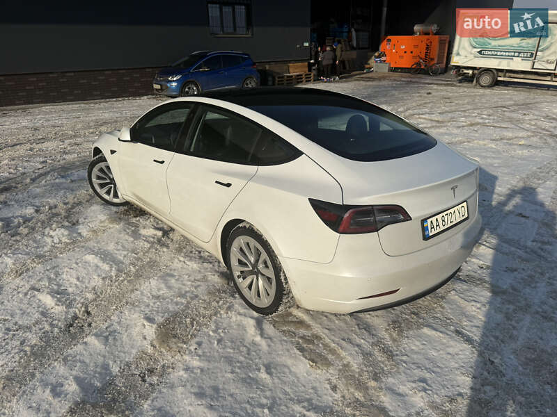 Седан Tesla Model 3 2022 в Киеве