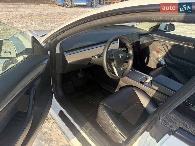 Седан Tesla Model 3 2022 в Киеве